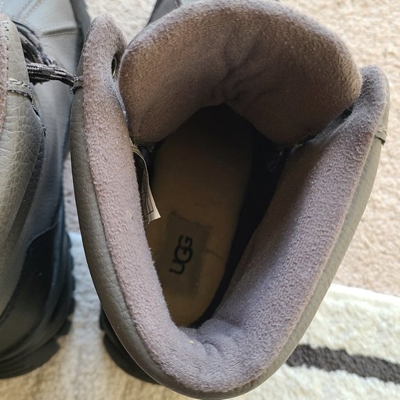 UGG Waterproof Yose Boot - Picture 3 of 5